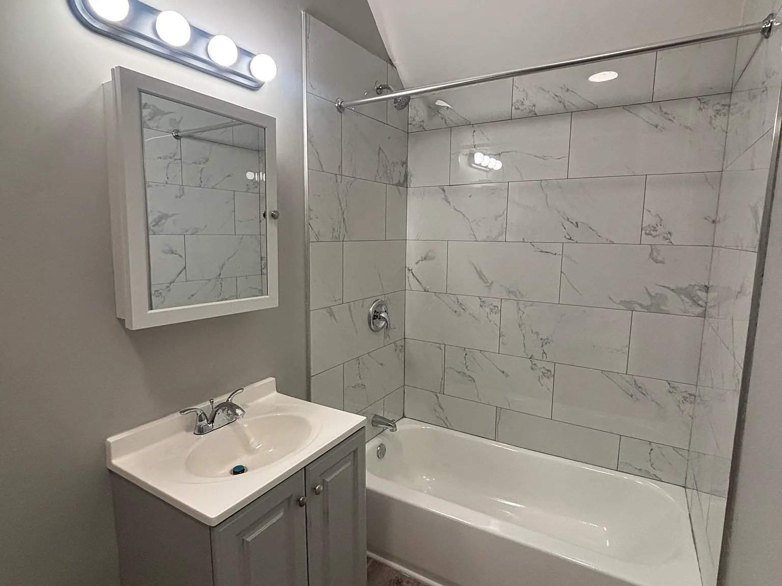 2 bed, 1.0 bath, $1,450 — Photo 4