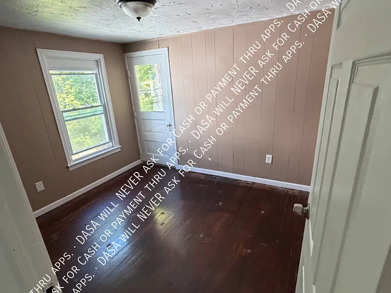 492 Augustine St — Photo 10
