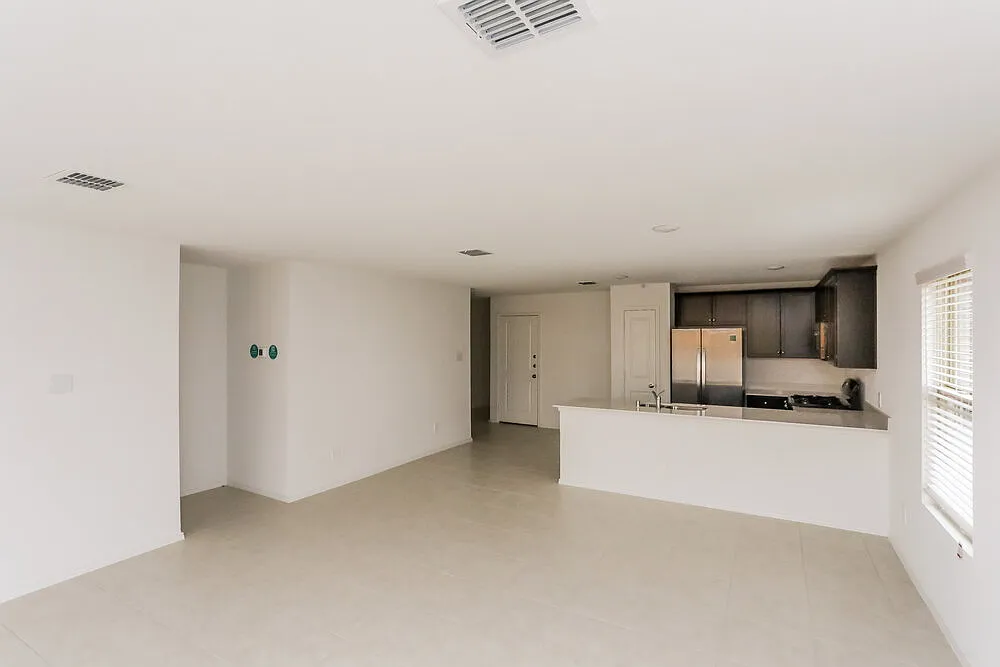 3 bed, 2.0 bath, 1522 sqft, $2,030 — Photo 4