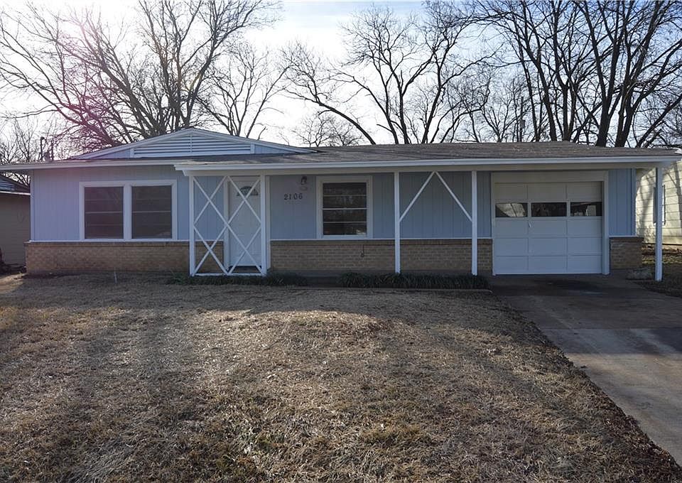 1st image of 2106 Huntington Dr