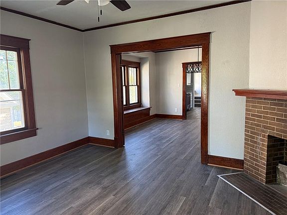 3rd image of 304 N Park Blvd
