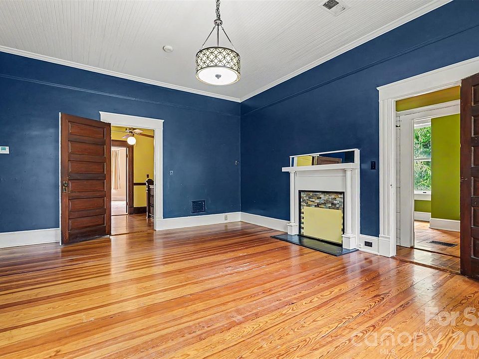 31st image of 810 E Franklin St