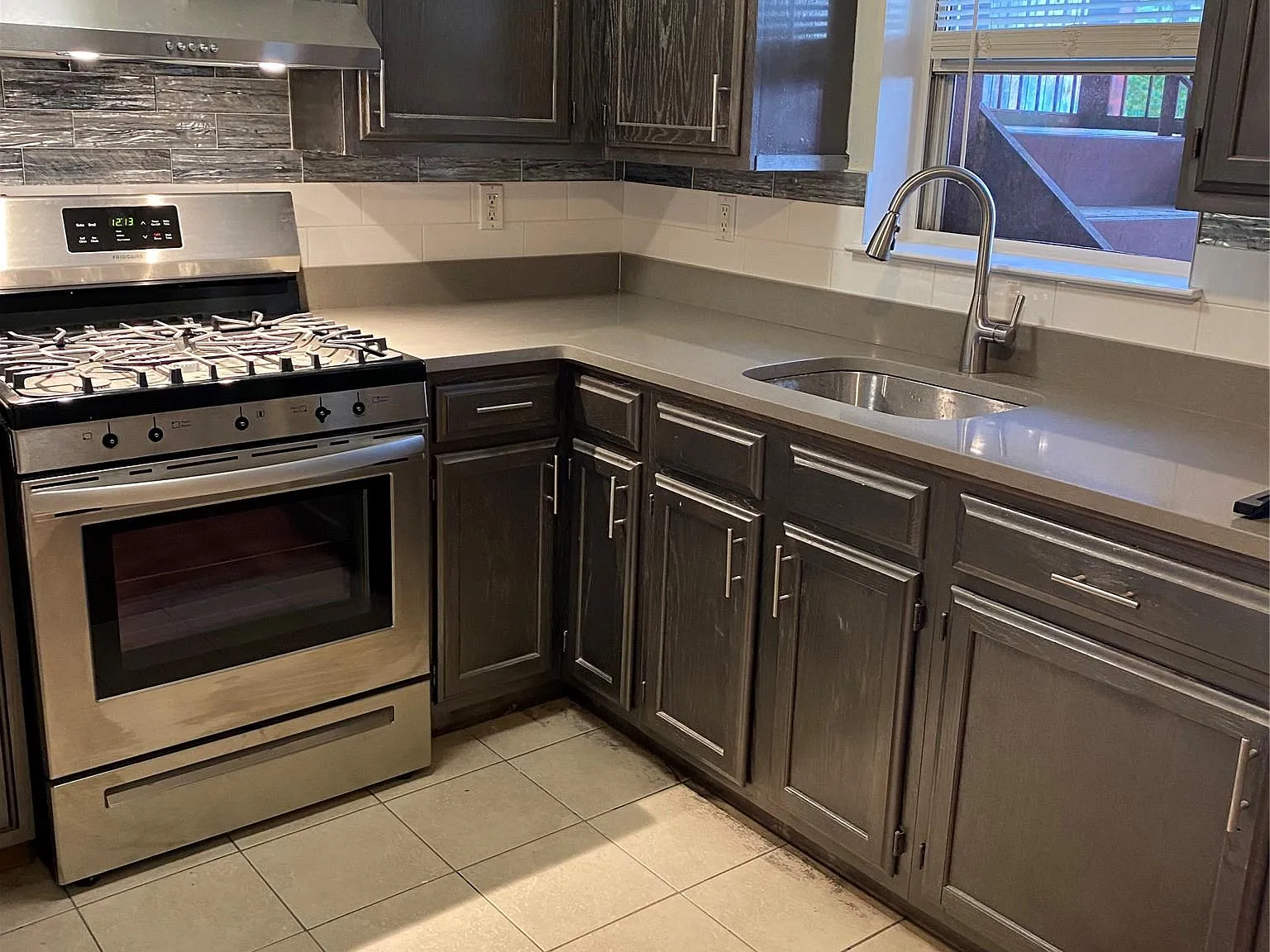 2 bed, 1.0 bath, 1000 sqft, $1,900 — Photo 2