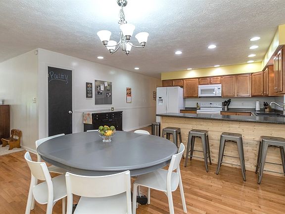 Kitchen and dining area.