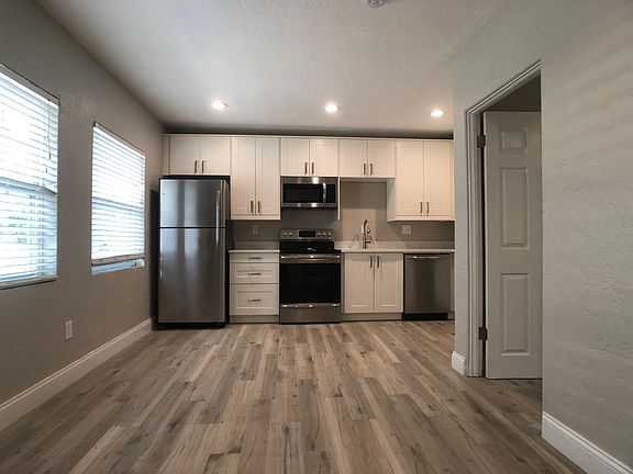 Kitchen/ Living Room