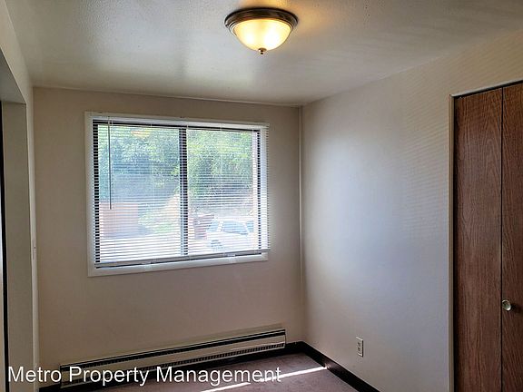 3rd image of 1929 Burnstead Dr APT 15