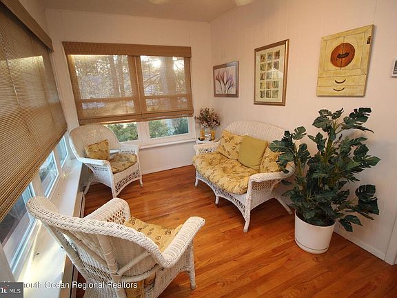 3rd image of 252A Columbine Ave