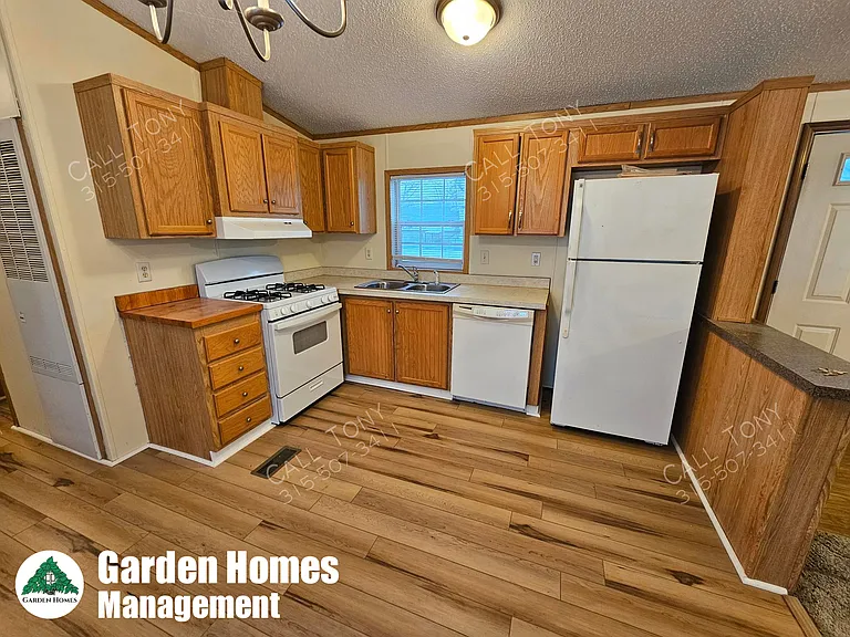 304 Tulip Ln — Photo 1