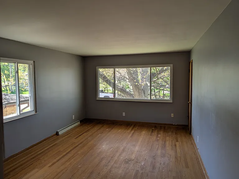 2605 & 2607 Zesiger Ave #1 — Photo 3