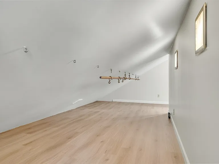 19 Fairview Ave #B — Photo 32