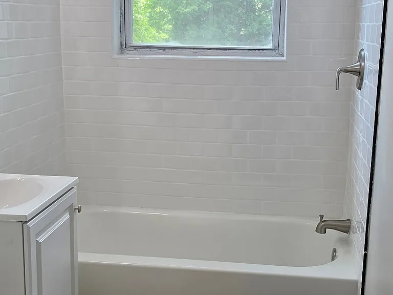 907 Argonne Ave NE #8 — Photo 2