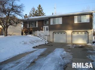 7120 N Manning Dr, Peoria, IL 61614