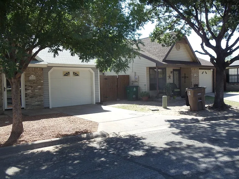 1410 Lindell Ct — Photo 5