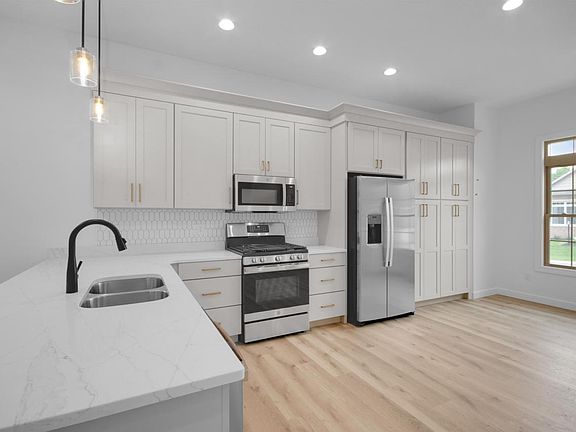5th image of 18138 S Cloverleaf Dr S