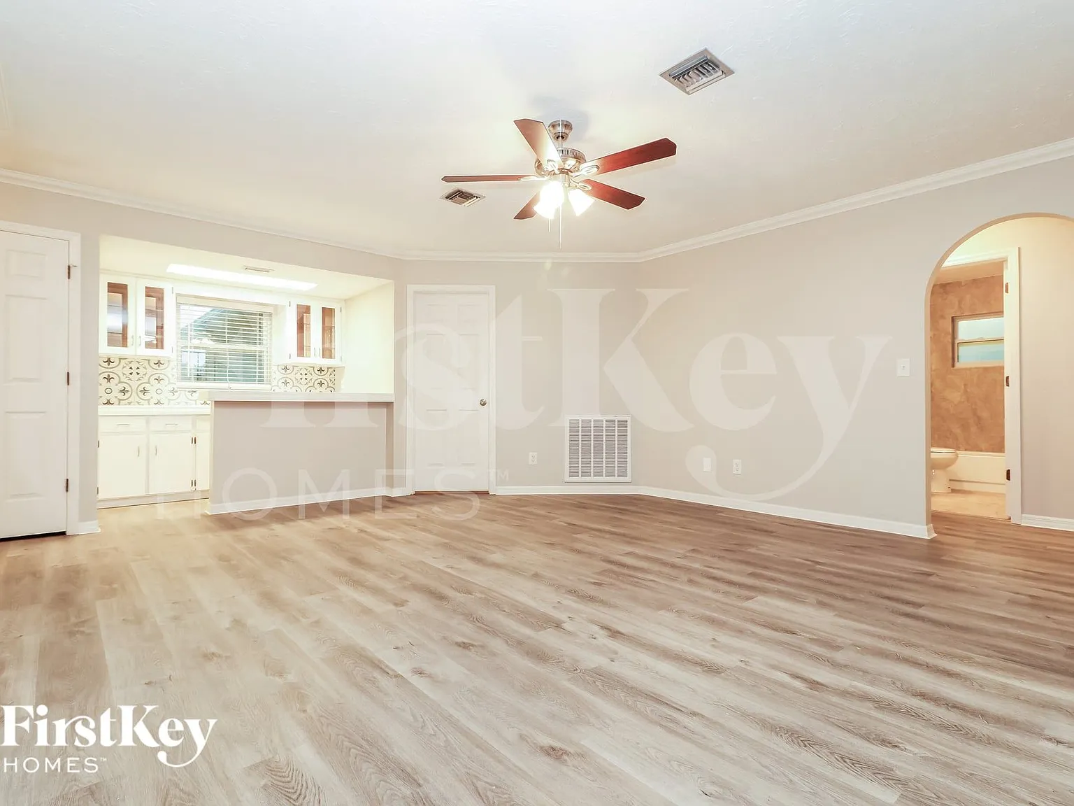 4 bed, 2.0 bath, 2124 sqft, $2,510 — Photo 3