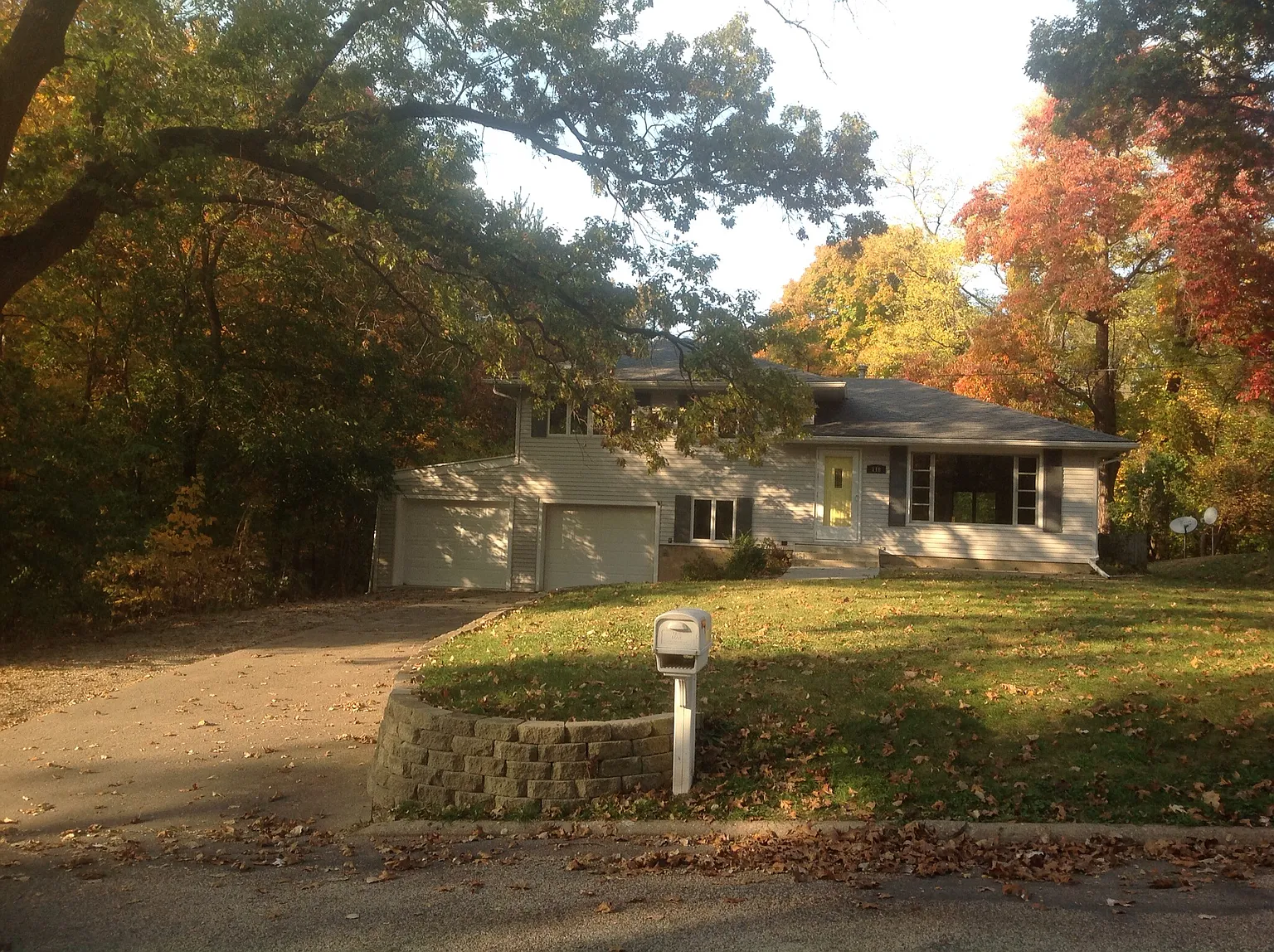 118 Lawndale Ave photo 1