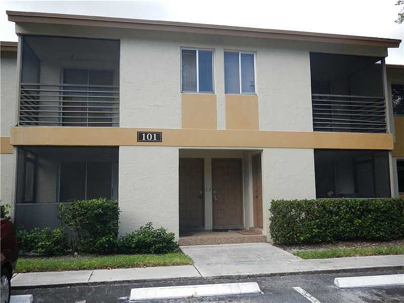 1st image of 101 Gardens Dr APT 202