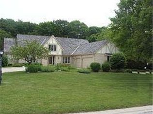 1490 Barrington Woods Dr, Brookfield, WI 53045