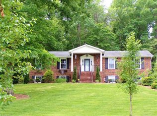6720 Fairwood Ct, Clemmons, NC 27012