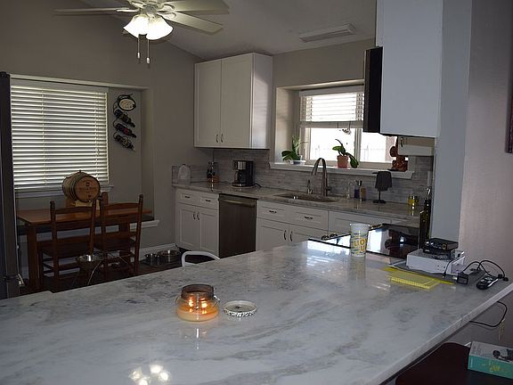 4th image of 433 Longwood Dr