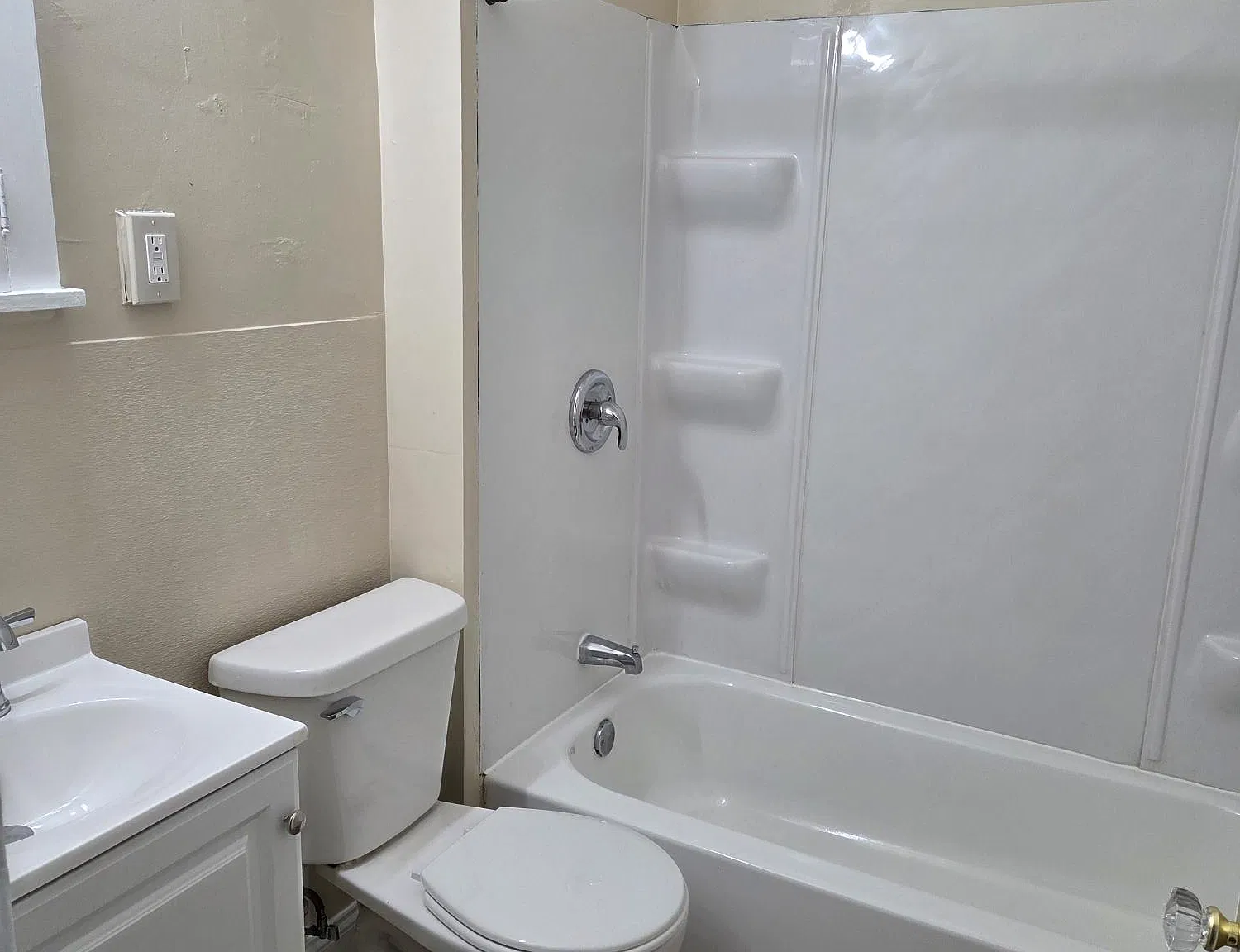 3 bed, 1088 sqft, $2,000 — Photo 2