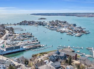 5 Pirates Ln APT 11, Gloucester, MA 01930