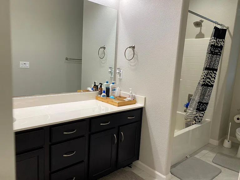 Guest Bath - 2nd Floor