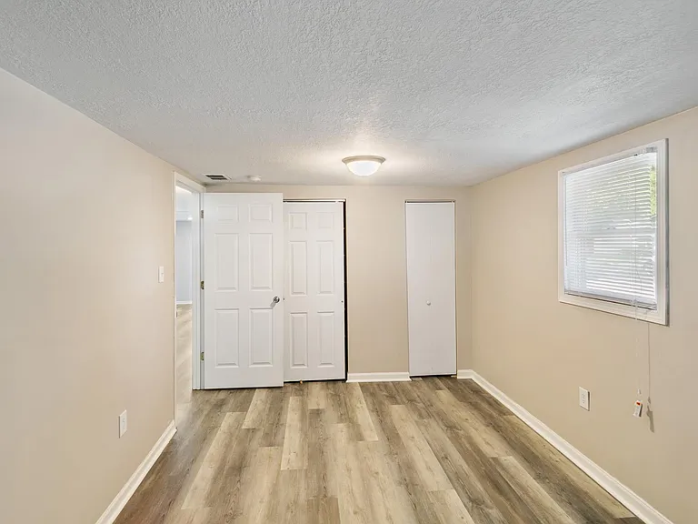 502 E High St — Photo 7