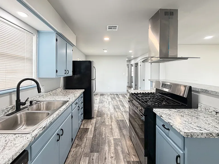 2417 NW 42nd St — Photo 12