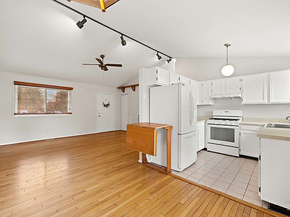 4th image of 4037 N Bloomington Ave