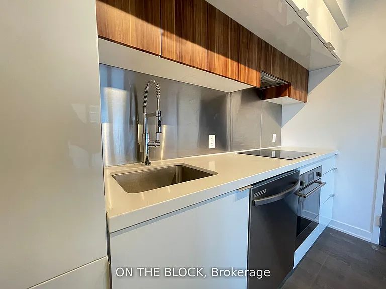 185 Roehampton Ave W #509 — Photo 10