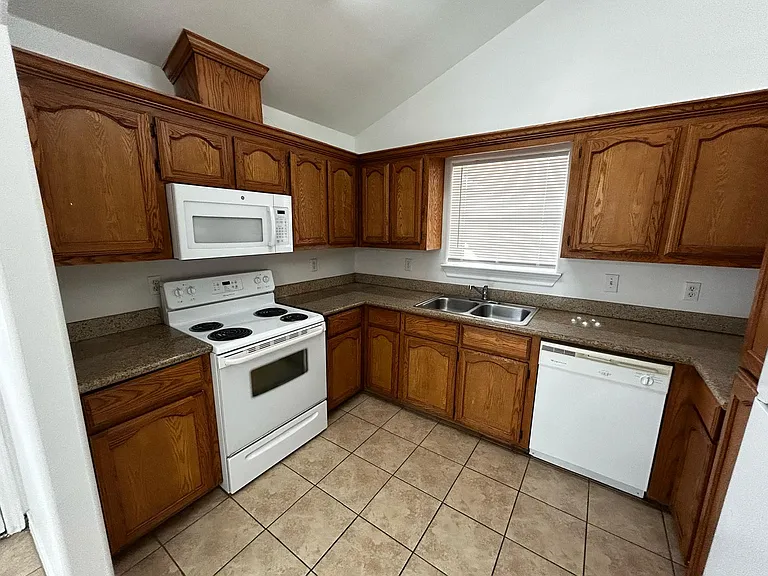 2101 Bahamas Dr #2 — Photo 6