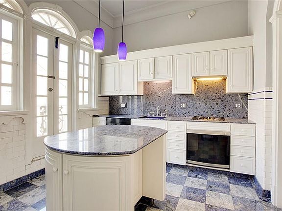 5th image of 523 Dumaine St APT 3