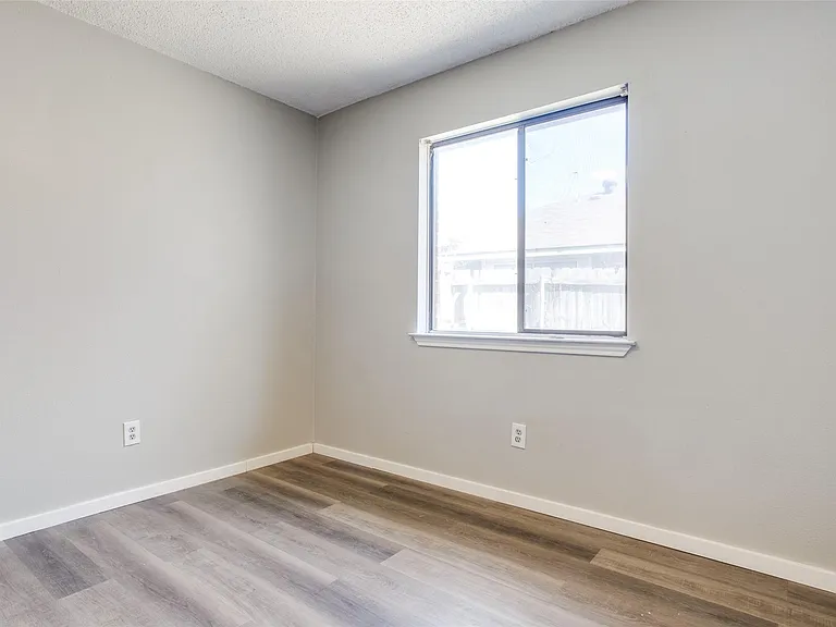 4940 Hollow Ridge Rd — Photo 15
