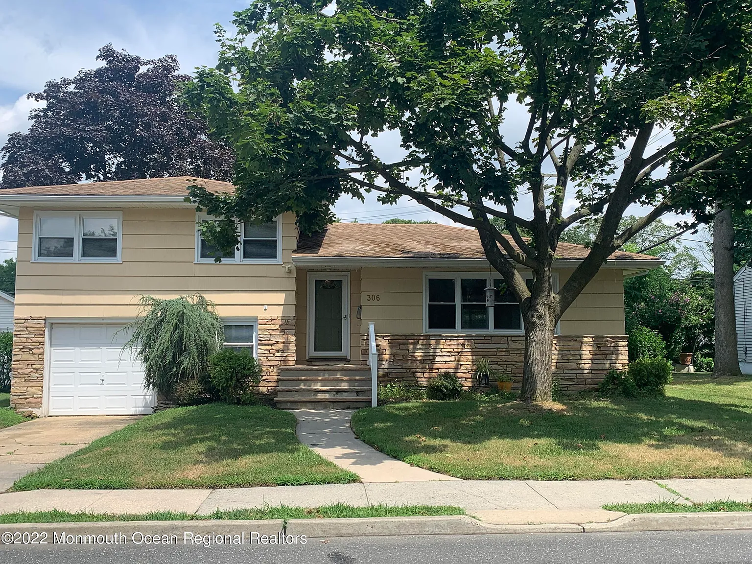 306 Lakeview Ave photo 1