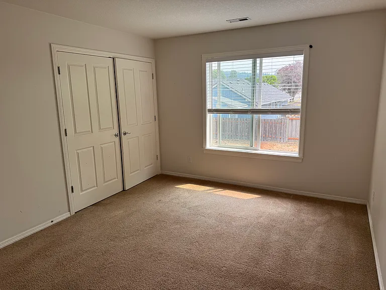 3228 N Main St — Photo 29