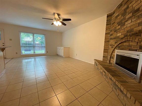 4th image of 730 Meadow Mead Dr