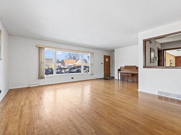2nd image of 10113 W Palmer Ave
