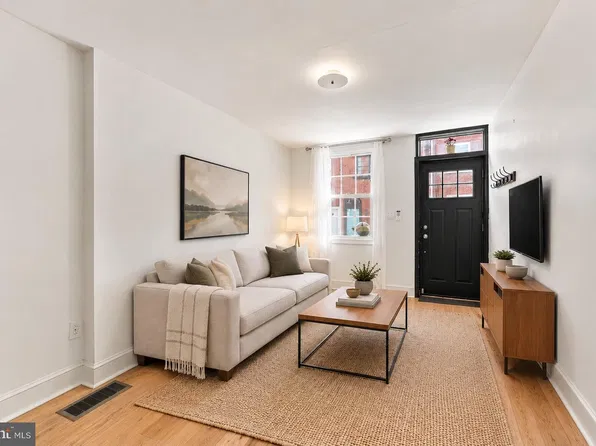 113 Titan St, Philadelphia, PA 19147