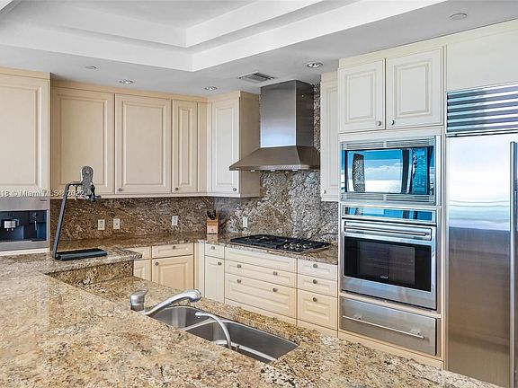3rd image of 10295 Collins Ave