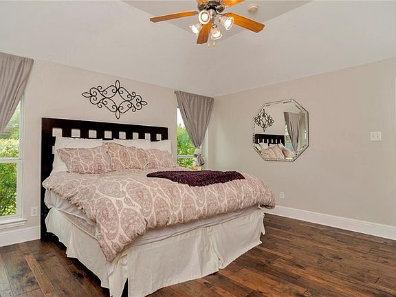5th image of 200 Bayberry Dr