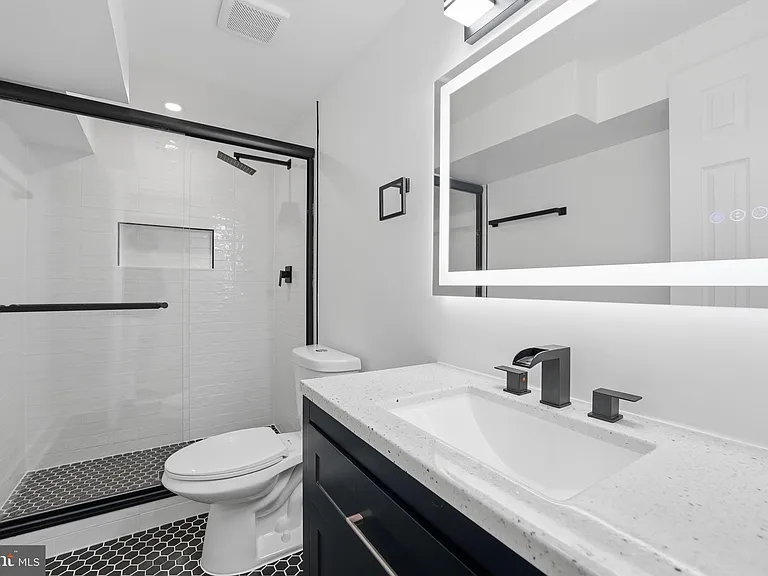 129 Hamilton St NW — Photo 15