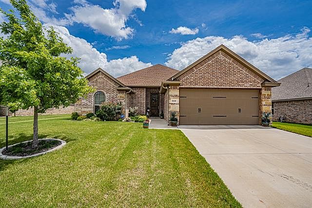 1st image of 618 Donna Cir