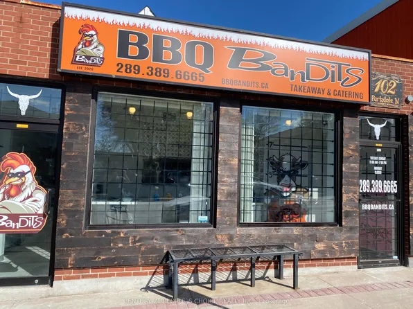 102 Parkdale Ave N, Hamilton, ON L8H 5W9