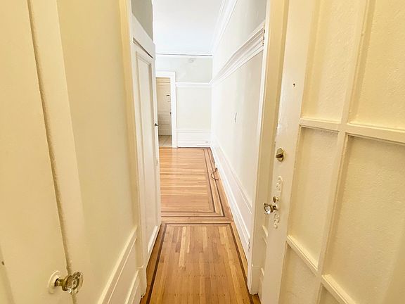 4th image of 961 Pine St
