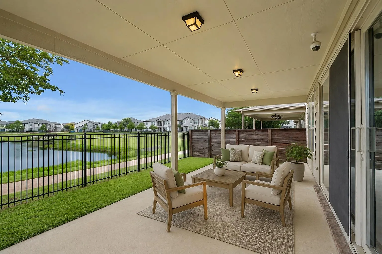 4 bed, 3.0 bath, 2163 sqft, $2,600 — Photo 1