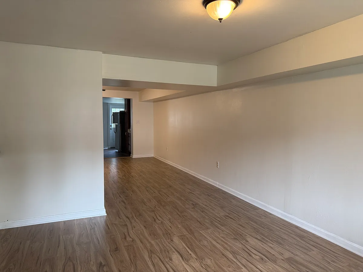 Building Photo - 2063 Kelmore Rd