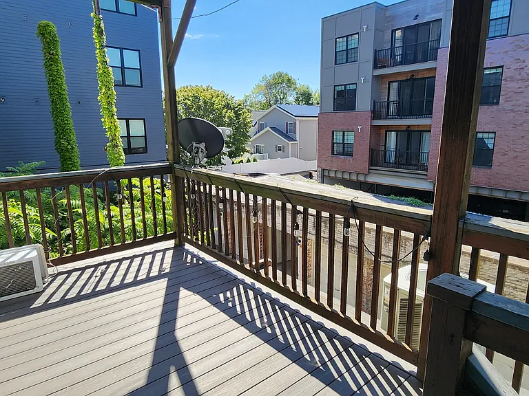 191 Maverick St #2R — Photo 16