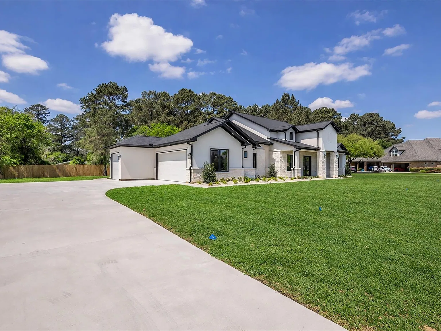 5 bed, 5.0 bath, 4454 sqft, $8,000 — Photo 3