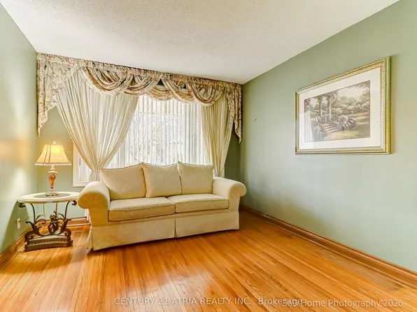 23 Tumpane St, Toronto, ON M3M 1L5